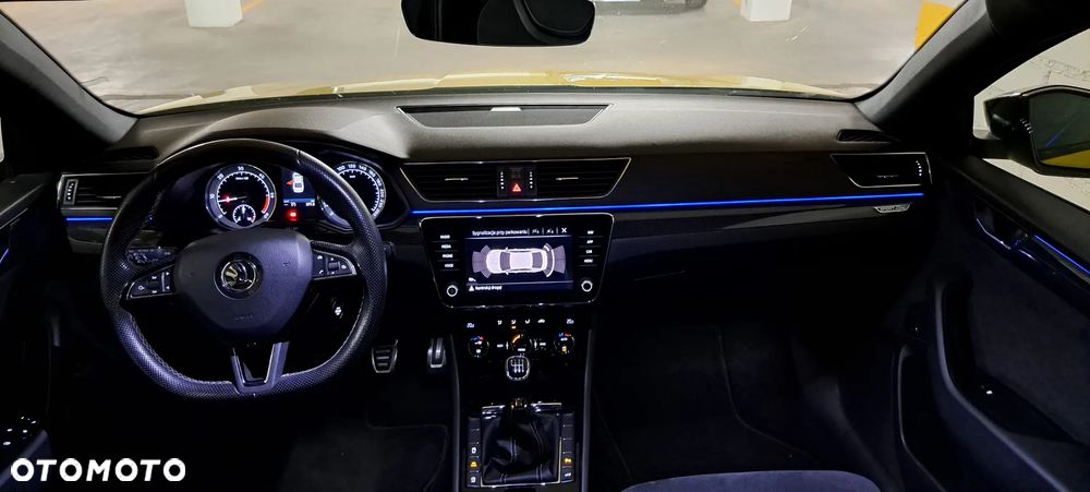 Skoda Superb 2.0 TDI Sportline - 9