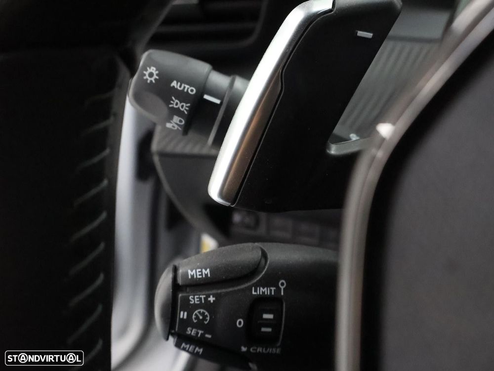Peugeot 2008 1.2 PureTech Allure Pack EAT8 - 15