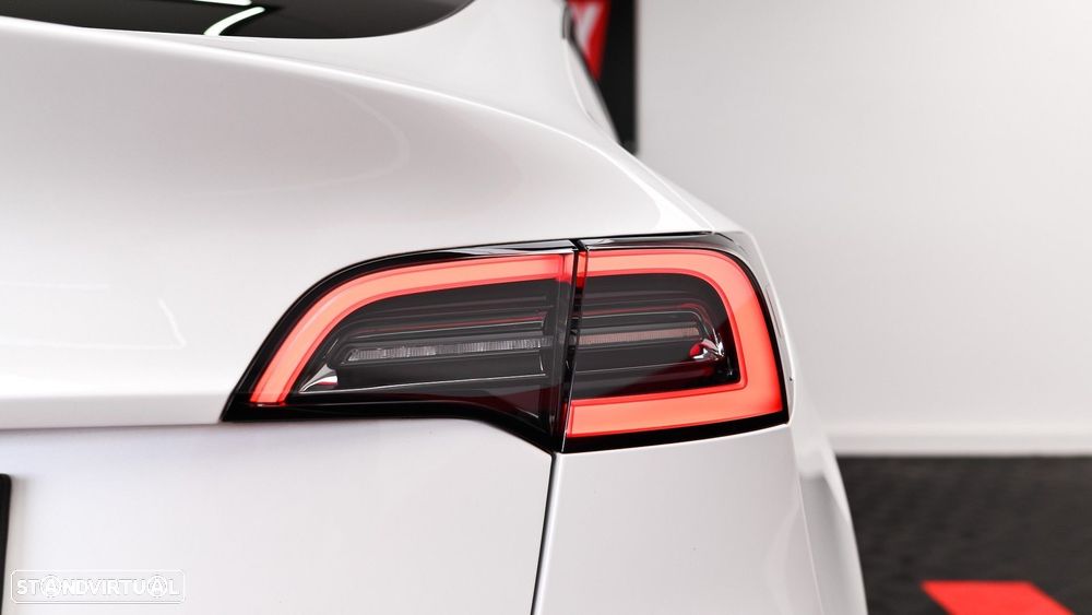 Tesla Model Y Long Range Dual Motor AWD - 28
