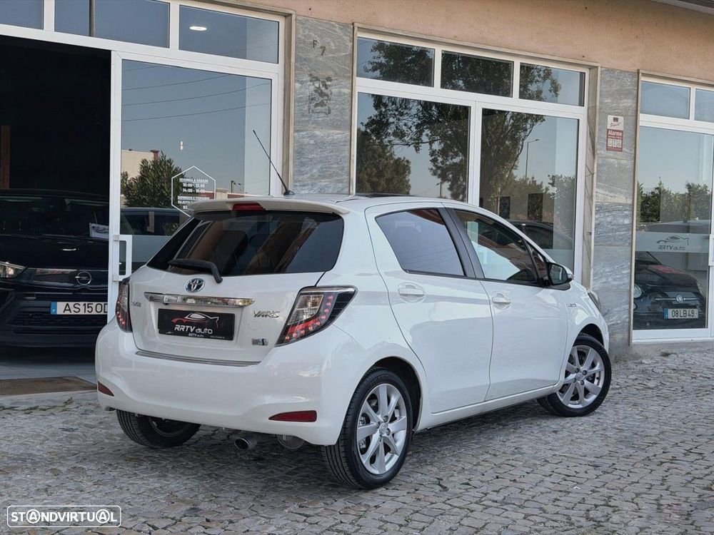 Toyota Yaris 1.5 HSD Comfort +P.Style+Navi - 11