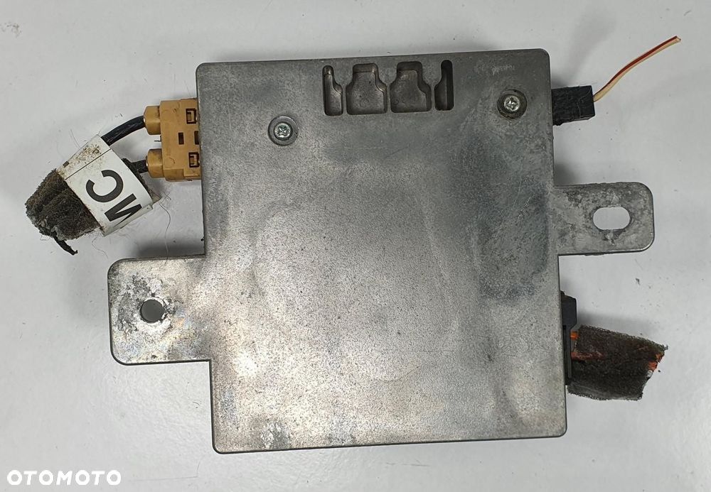 WZMACNIACZ ANTENY VOLVO V50 30657373 - 2