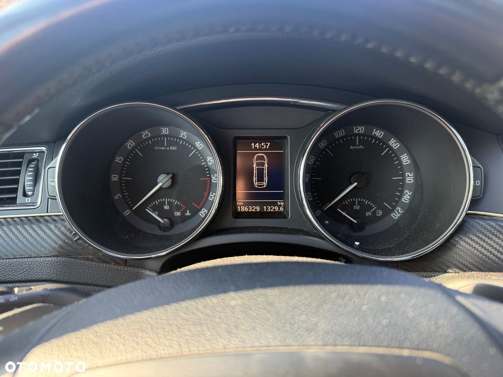 Skoda Superb 2.0 TDI DSG Elegance - 8