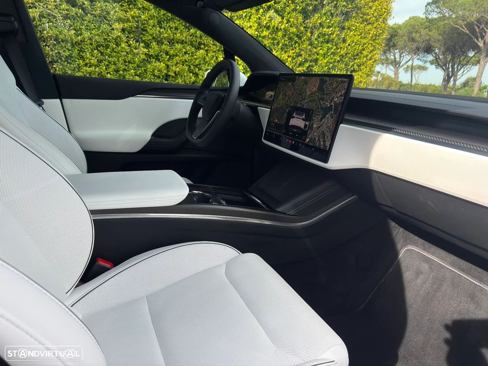 Tesla Model X Plaid AWD - 21
