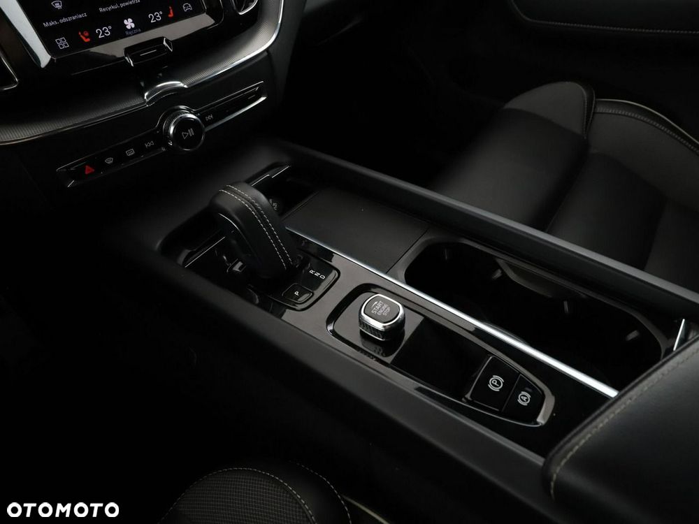 Volvo XC 60 B4 D R-Design - 31