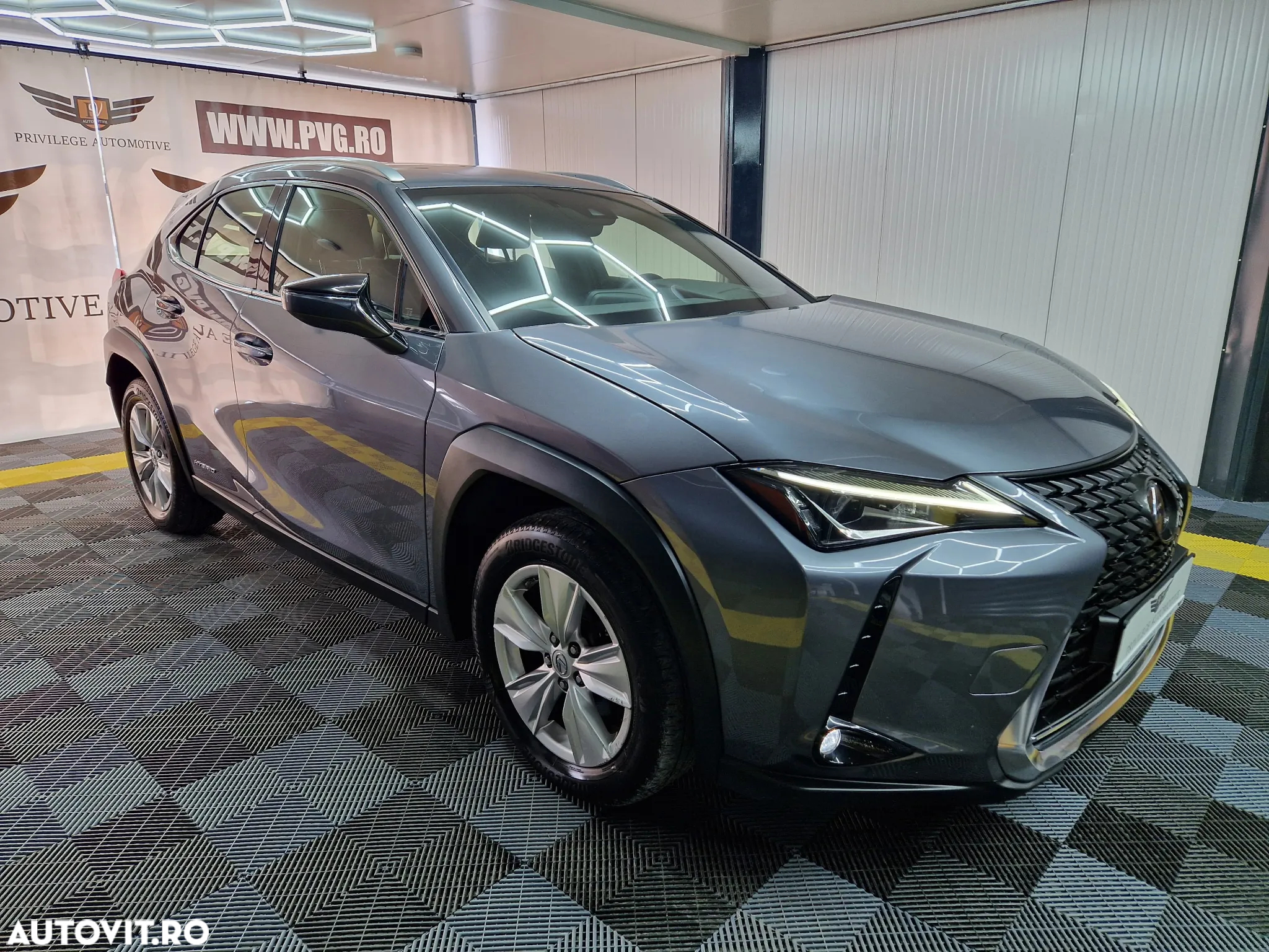 Lexus UX 250h Business Edition - 3
