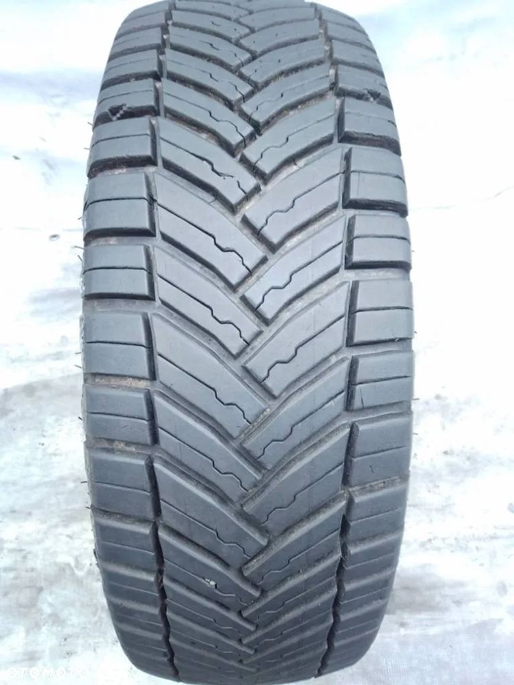 Michelin Agilis CrossClimate 215/65 R15C 104/102T 2021 - 1