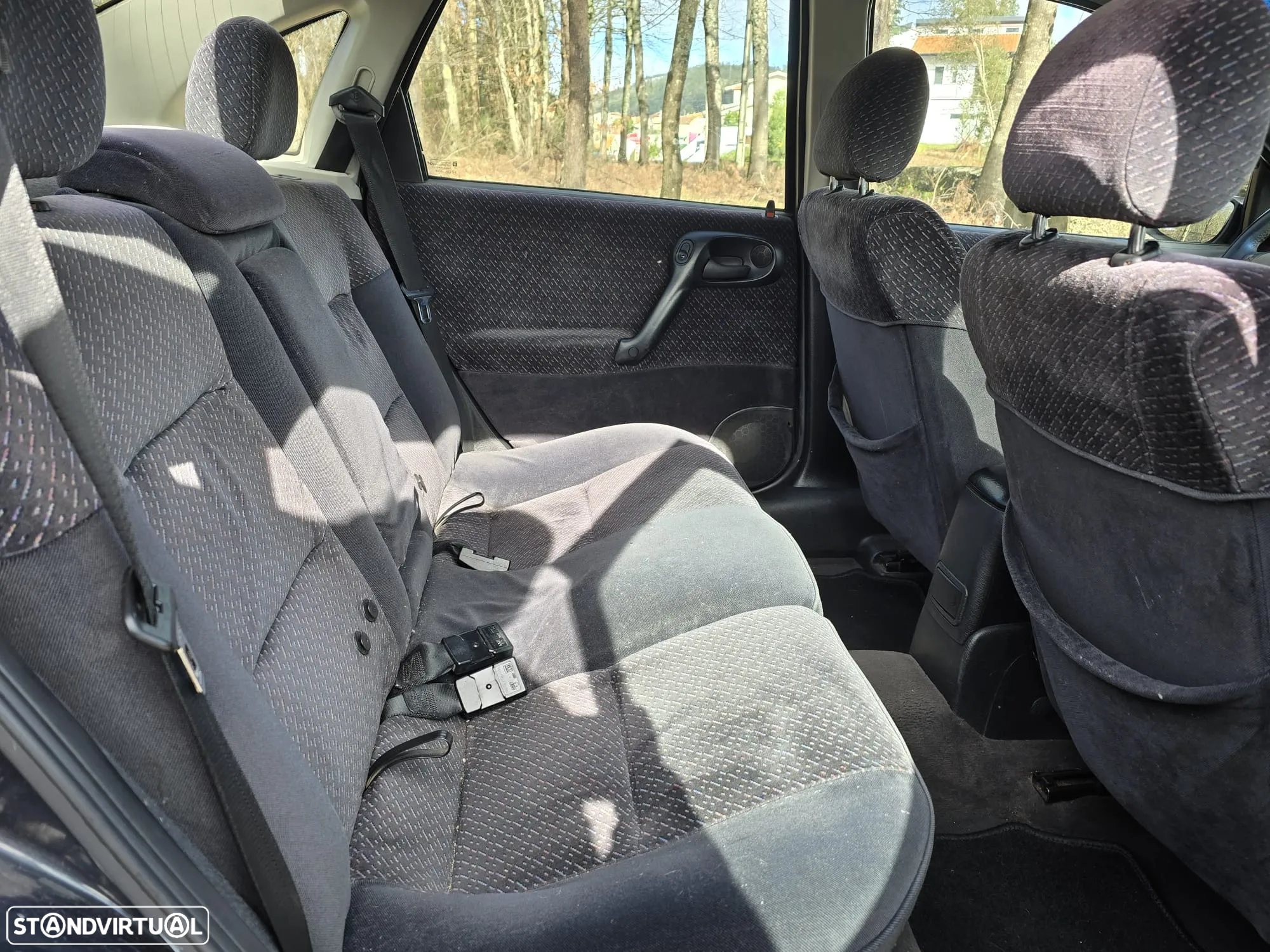 Opel Vectra 2.0i Sport - 11