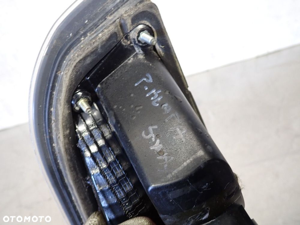 LAMPA PRAWA TYLNA W KLAPIE FORD S-MAX - 7