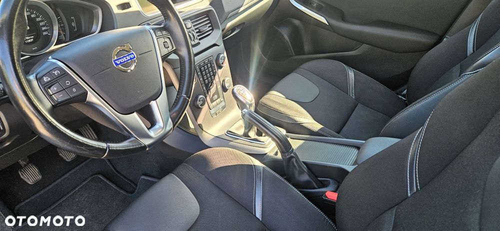 Volvo V40 D2 - 9