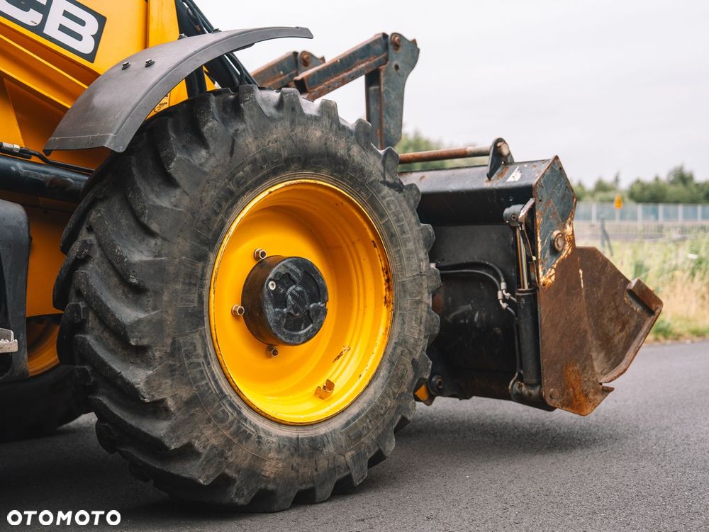 JCB 4CX - 11