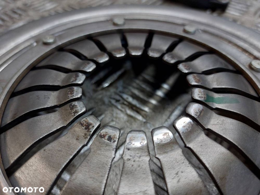 SPRZĘGŁO TARCZA + DOCISK ŁOŻYSKO CORSA D 1.2 16V 55565534 55568083 9126238 - 4