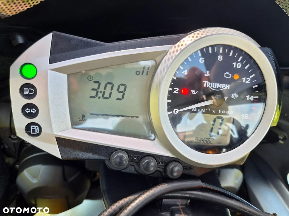 Triumph Daytona - 11