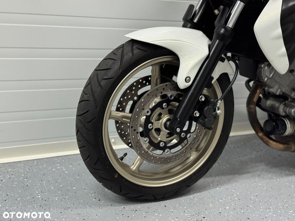 Suzuki Gladius - 17