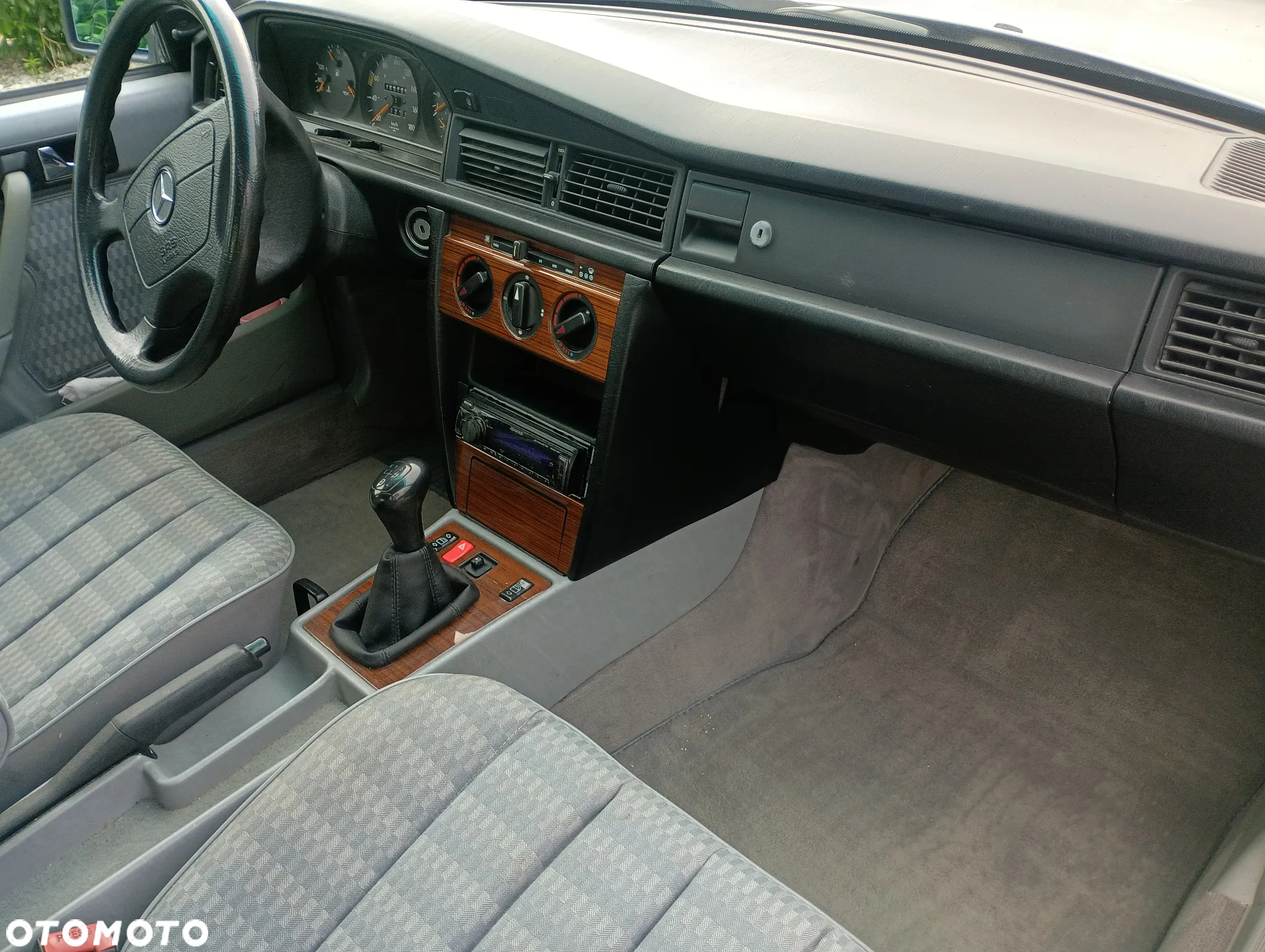 Mercedes-Benz W201 (190) - 30