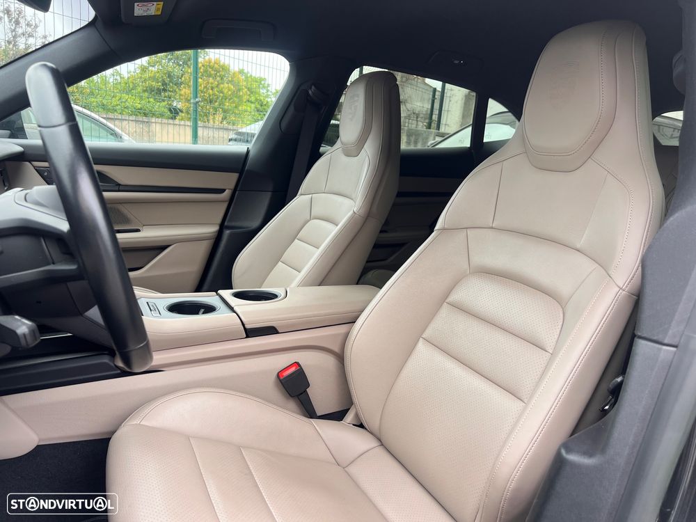Porsche Taycan Sport Turismo - 24
