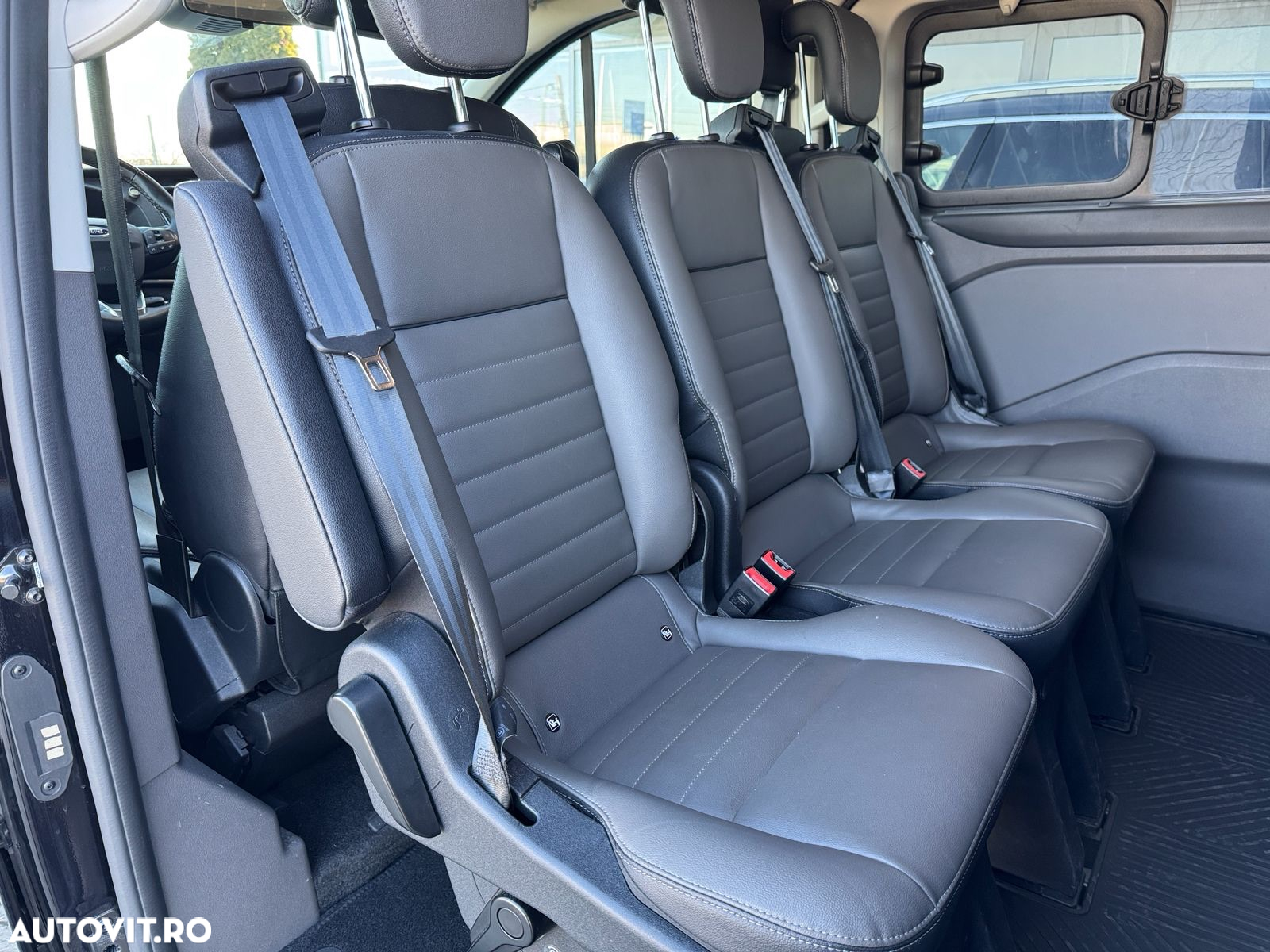Ford Tourneo Custom Bus 320 2.0 EcoBlue 170 CP L2H1 Titanium X Aut. - 33
