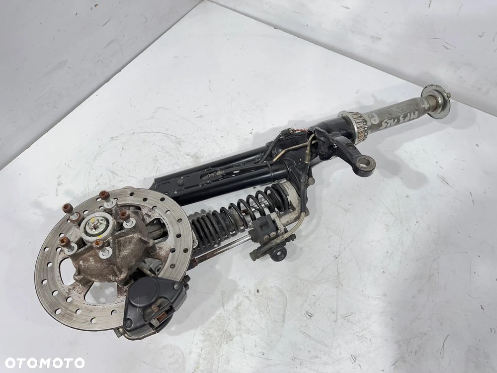 Noga zwrotnica zawieszenie P  Piaggio MP3 125 - 1