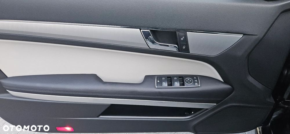 Mercedes-Benz Klasa E 200 CGI BlueEFFICIENCY Automatik Avantgarde - 39