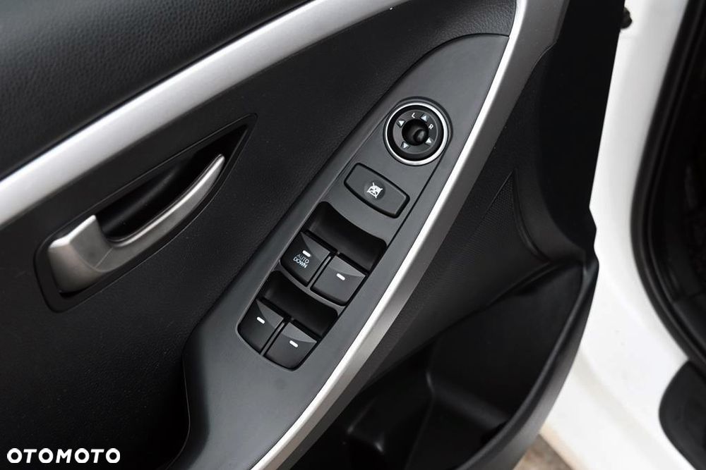 Hyundai i30 1.4 Fifa World Cup Edition - 28