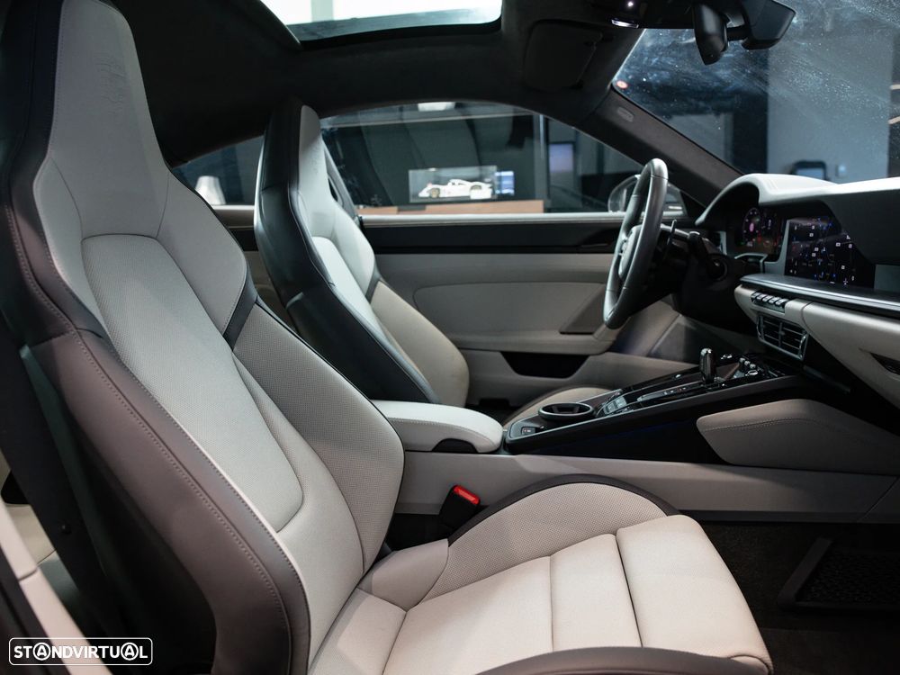 Porsche 911 (992) Carrera S - 38