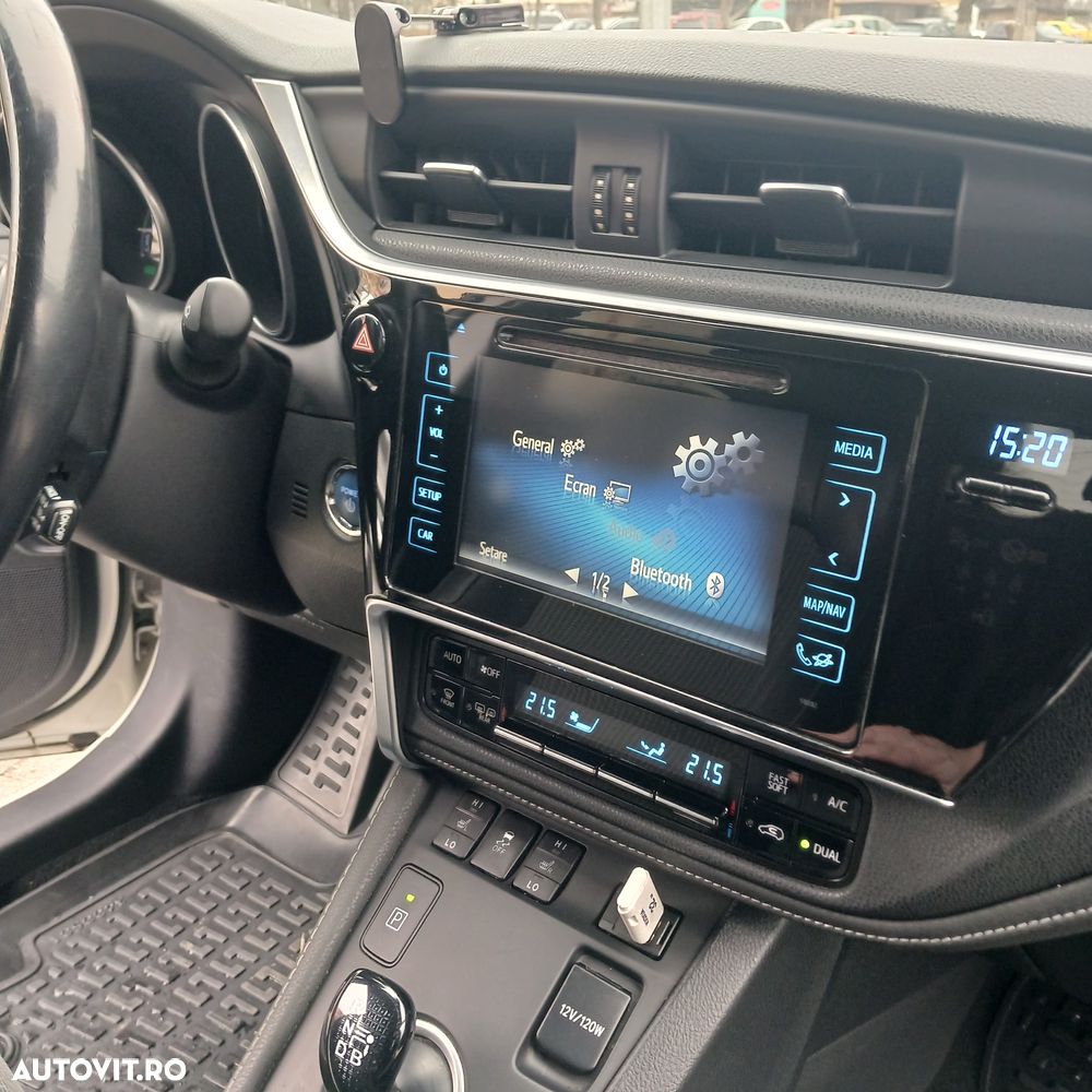 Toyota Auris 1.8 L VVT-i HSD Sol - 7