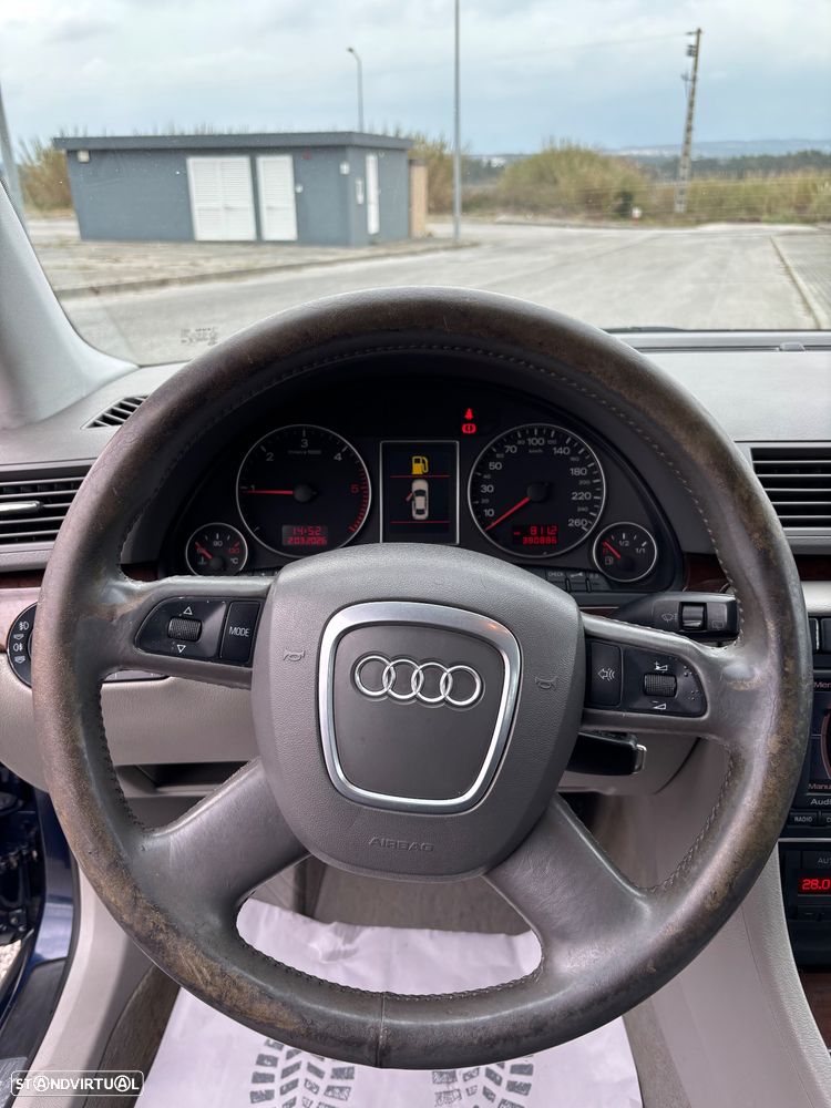 Audi A4 Avant 2.0 TDi - 8