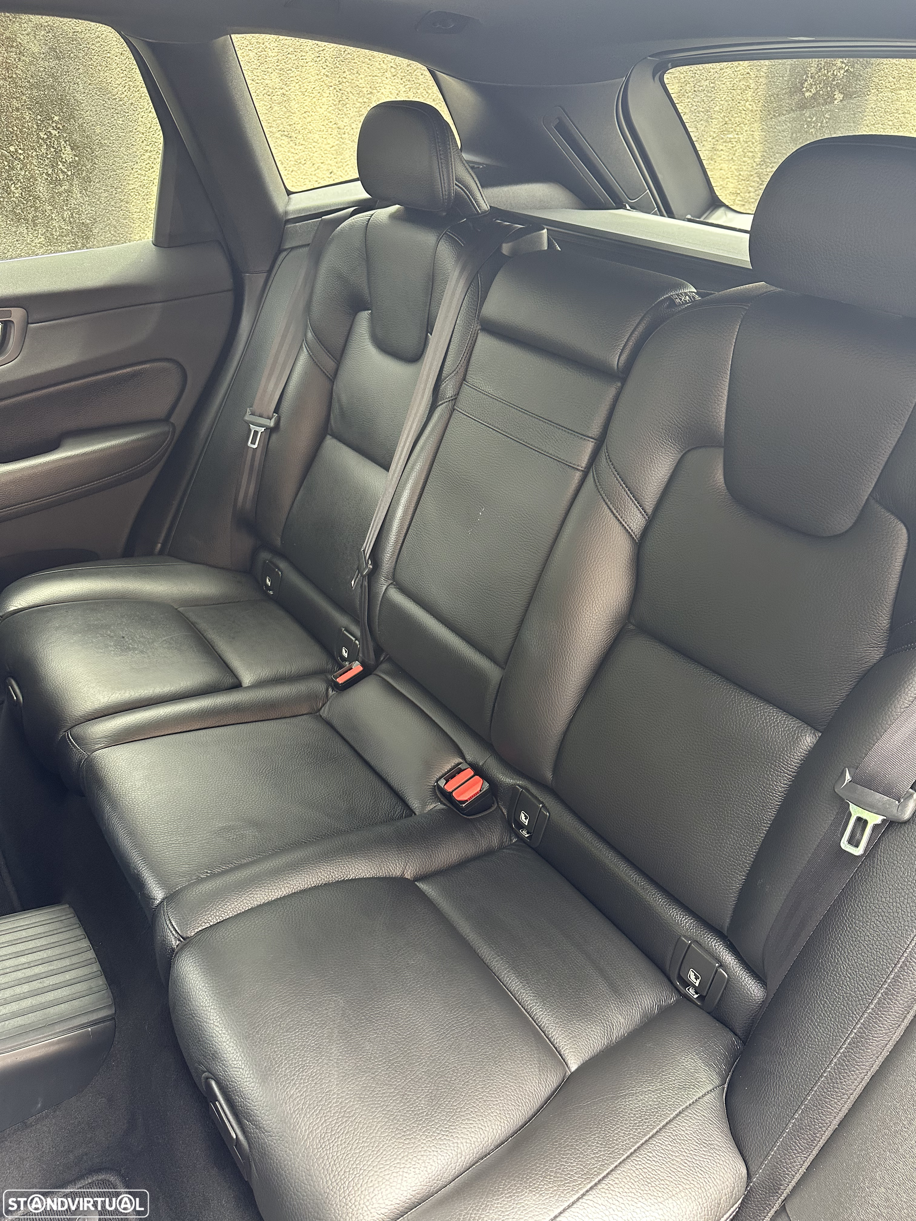 Volvo XC 60 2.0 T8 PHEV Momentum Plus AWD - 17