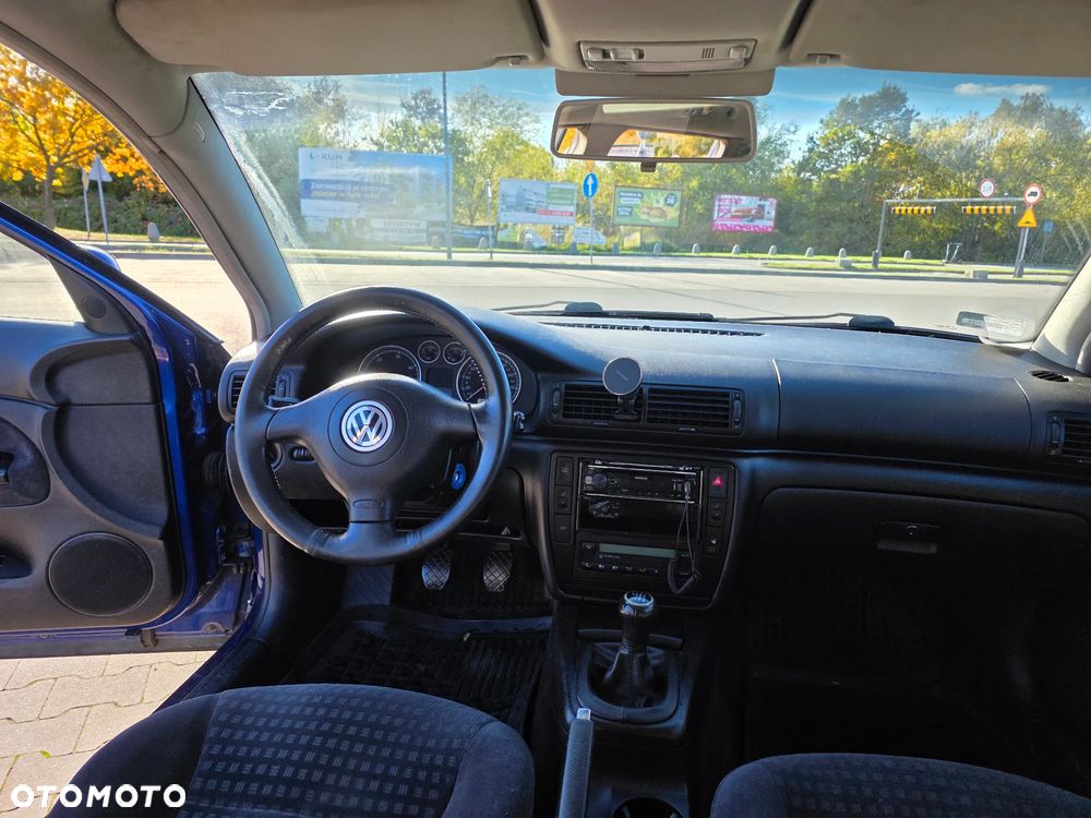 Volkswagen Passat 1.9 TDI Highline - 11