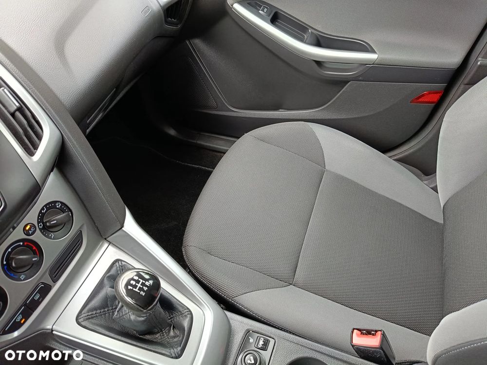 Ford Focus 1.6 Ambiente - 9
