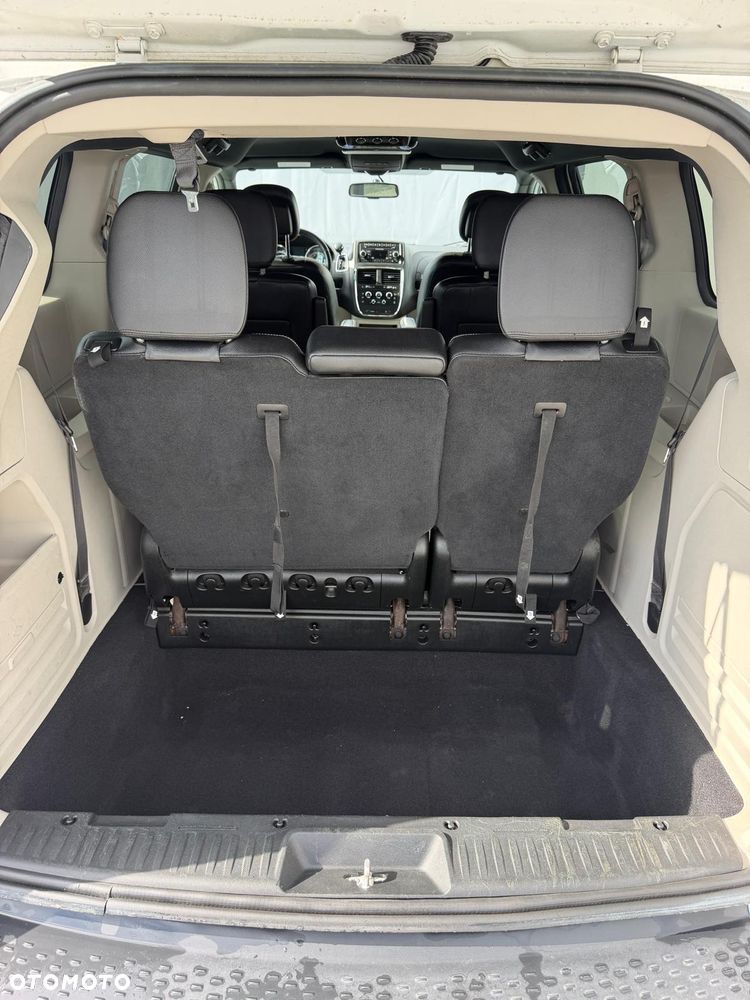 Dodge Caravan - 26