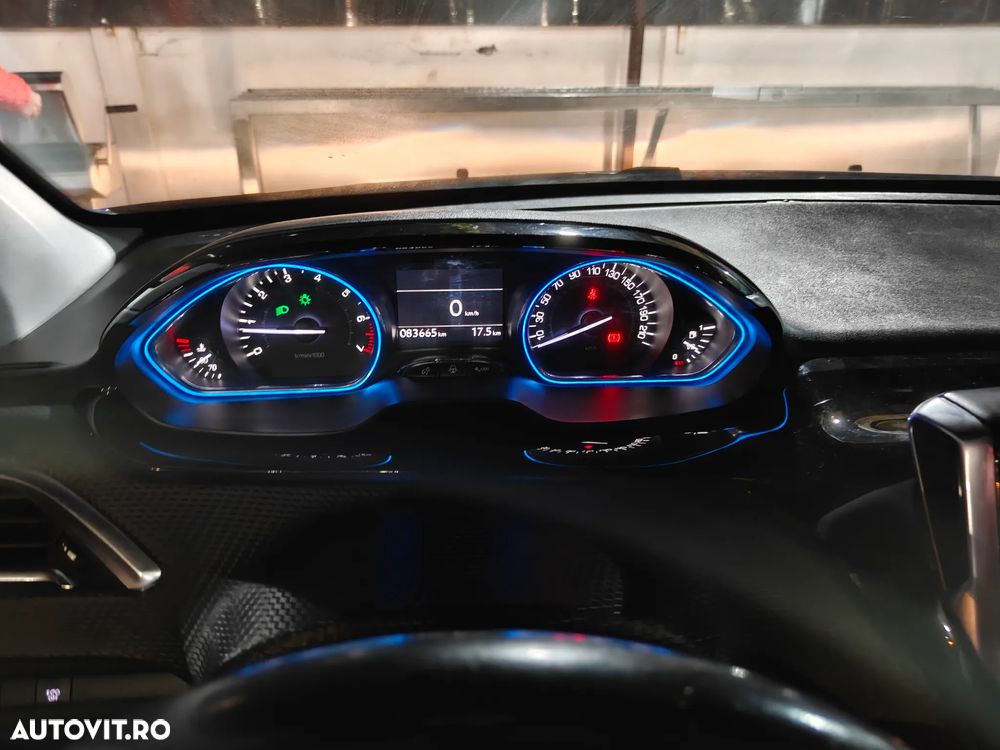 Peugeot 2008 PureTech 110 Stop&Start Style - 8