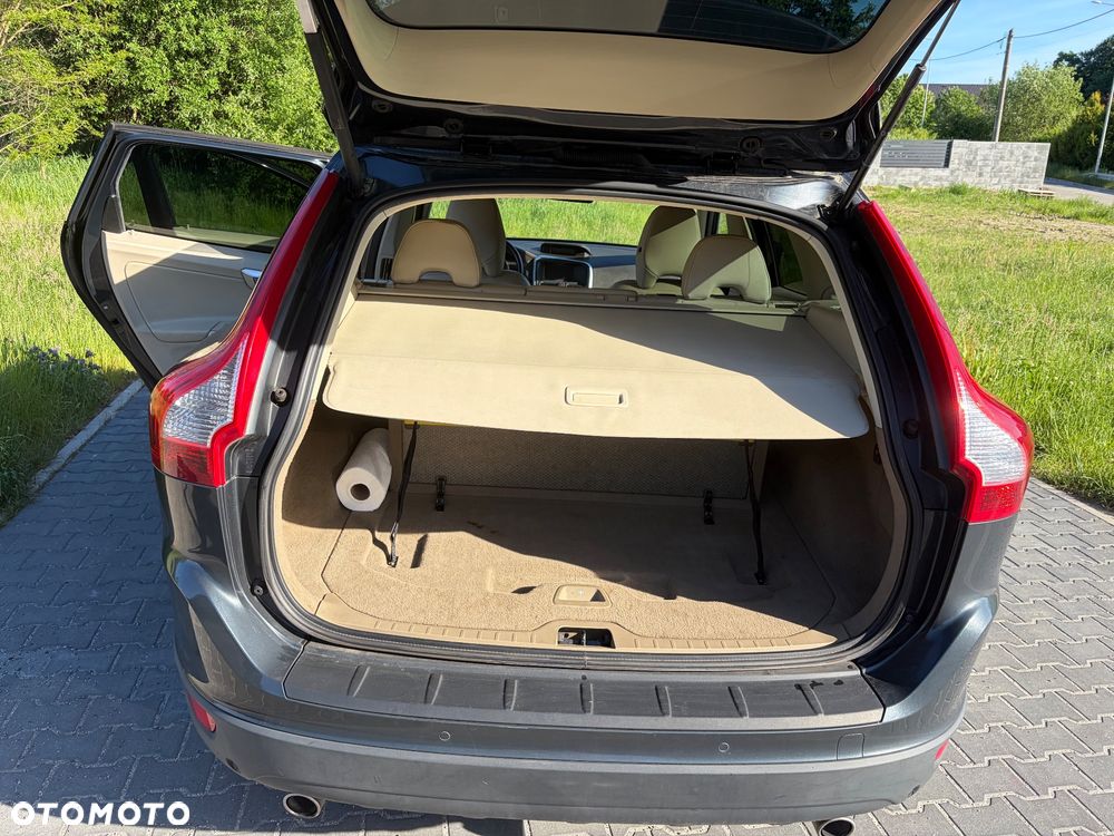 Volvo XC 60 2.4D AWD Summum - 10