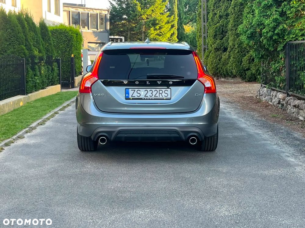 Volvo V60 D4 R-Design - 6