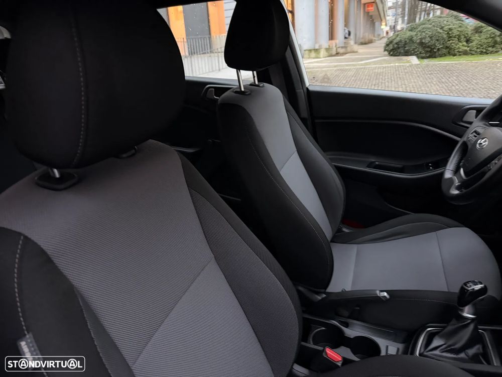 Hyundai i20 1.1 CRDi LED - 19