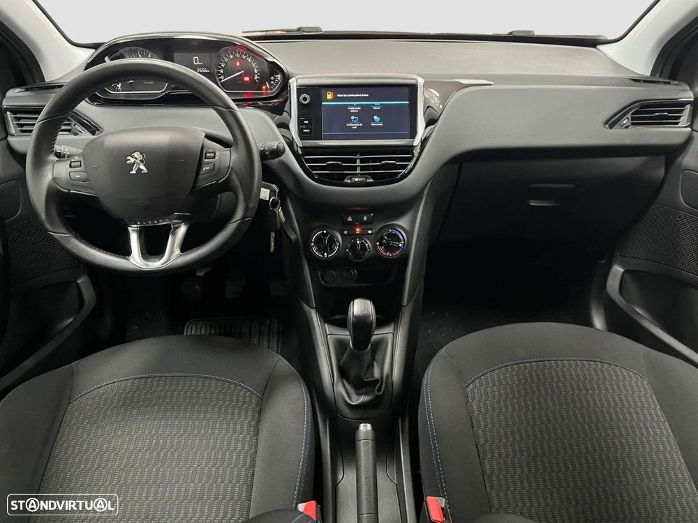 Peugeot 208 - 8