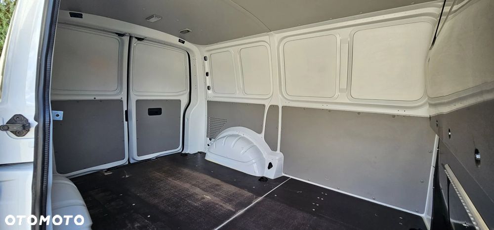 Volkswagen Transporter - 16