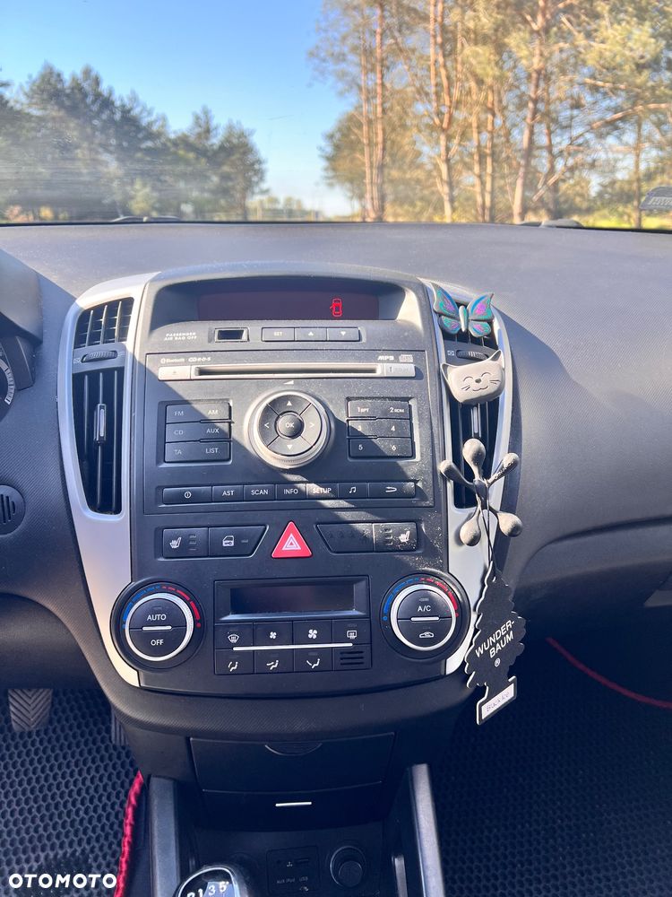 Kia Ceed - 8