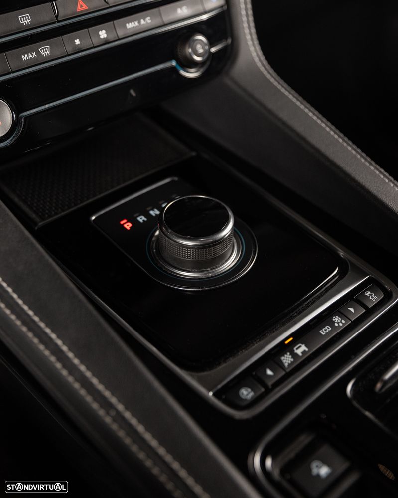 Jaguar F-Pace 2.0 i4D R-Sport Aut. - 29