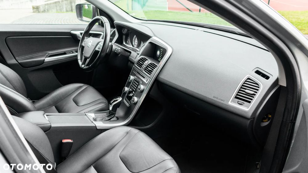 Volvo XC 60 D4 AWD Summum - 32
