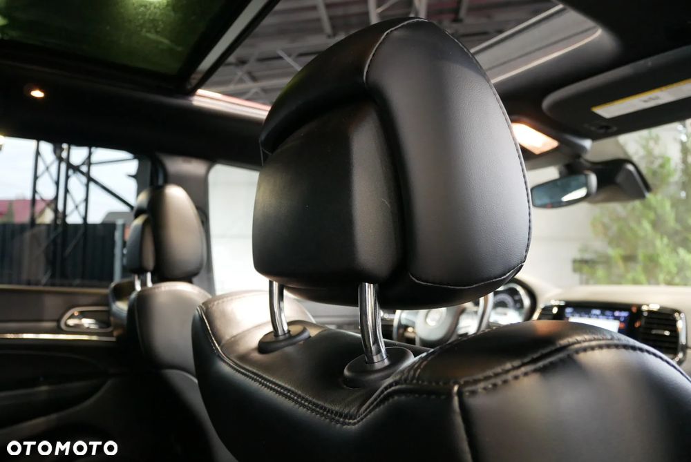 Jeep Grand Cherokee - 26