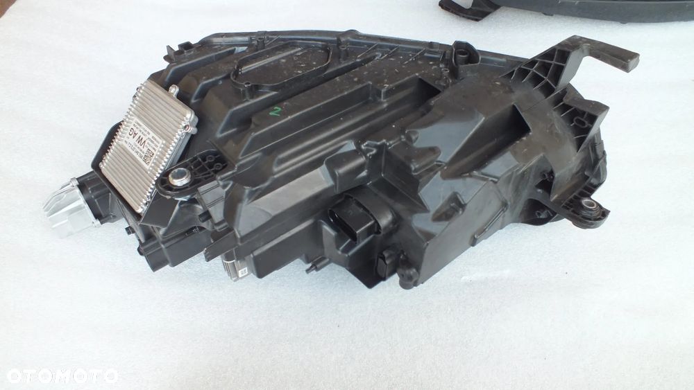 Lampa przednia lewa Skoda Octavia IV 5E494101 - 5