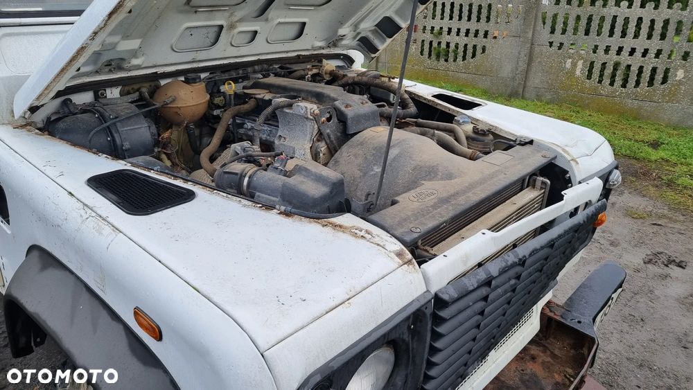 Land Rover Defender - 25
