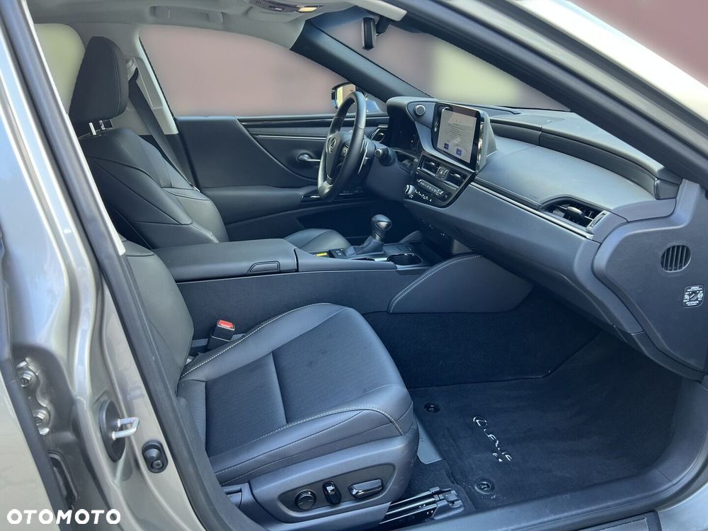 Lexus ES 300h Business Edition - 13