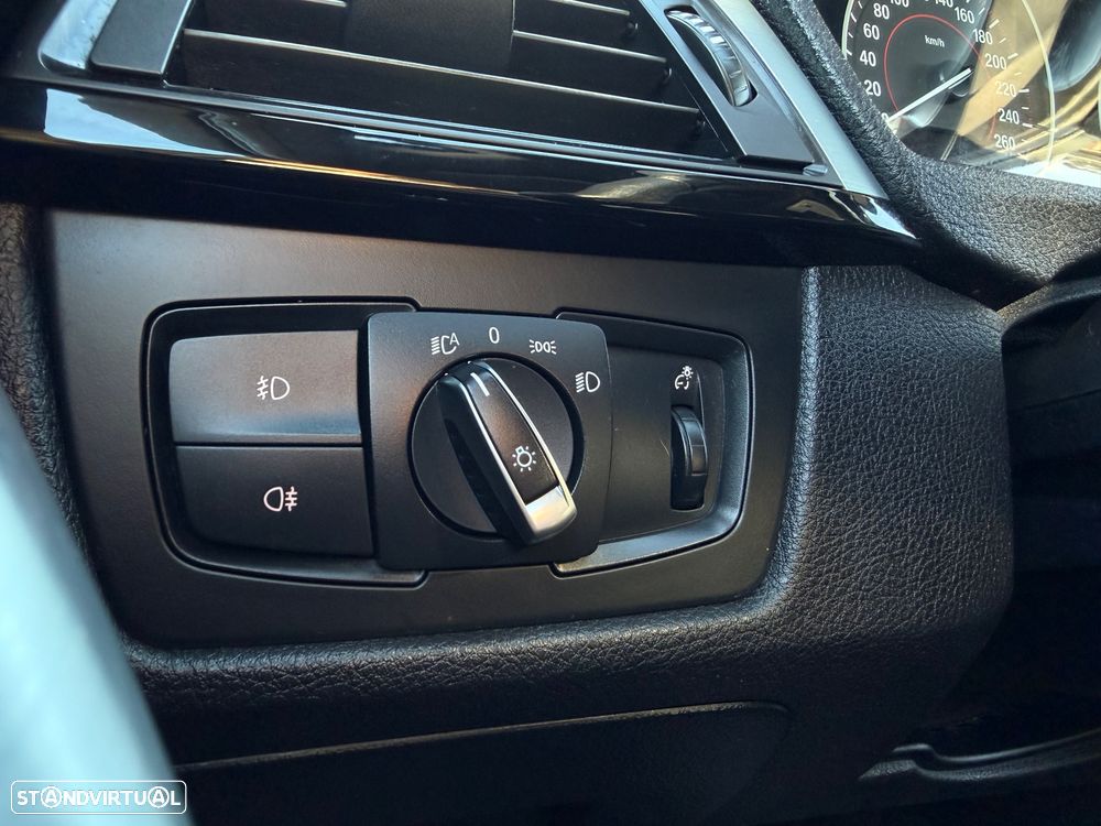 BMW 320 d Auto Line Sport - 27