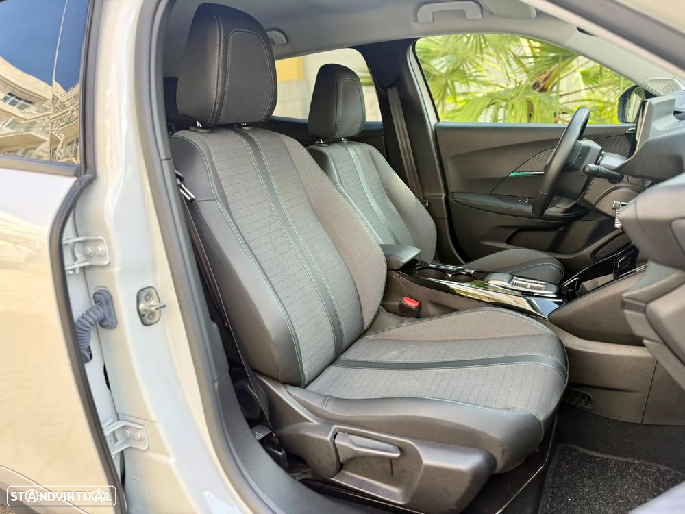 Peugeot e-2008 Allure - 20