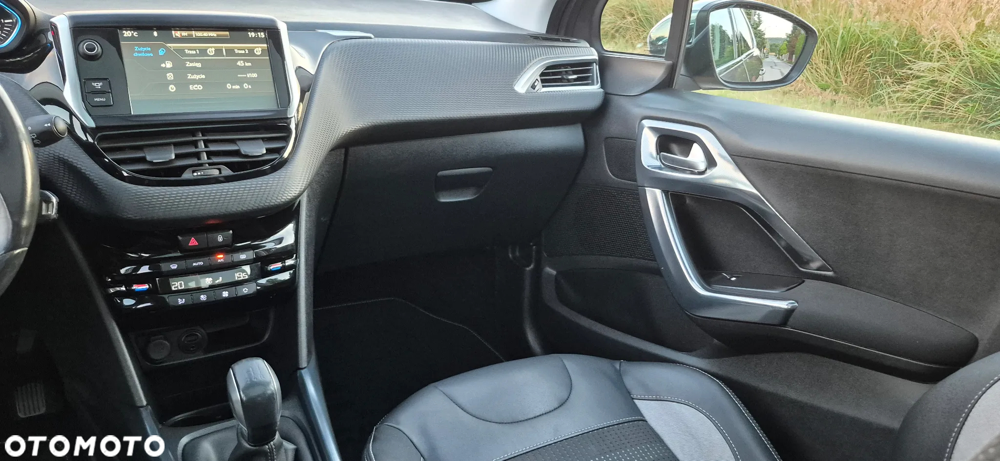 Peugeot 2008 1.6 e-HDi Allure S&S - 17