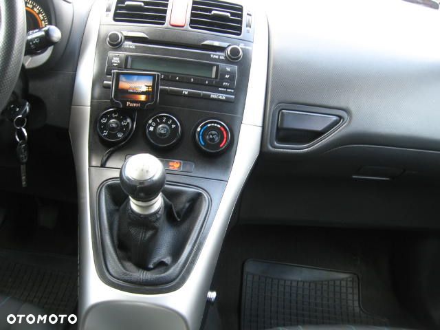 Toyota Auris 1.6 Luna - 27