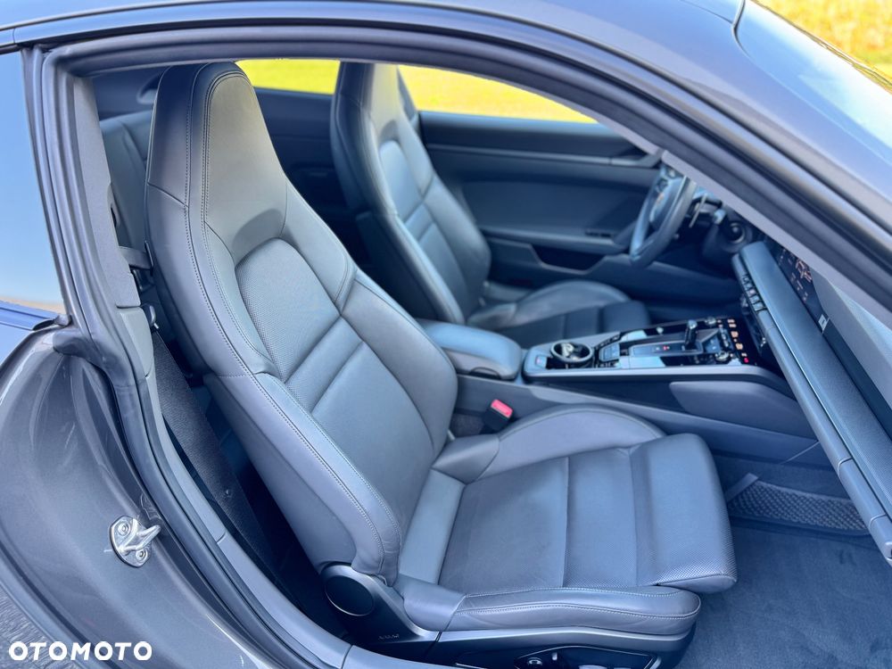 Porsche 911 Carrera 4S - 16