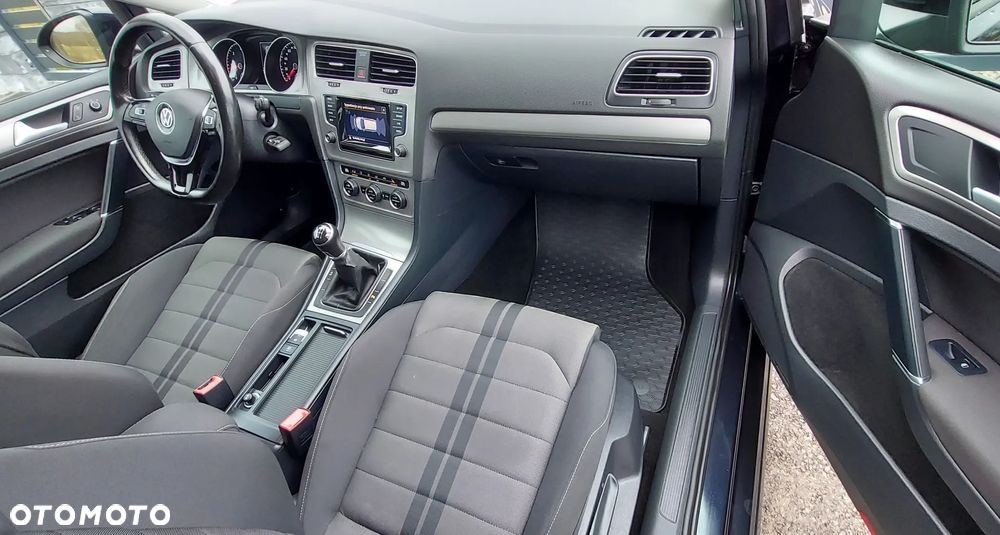 Volkswagen Golf - 18