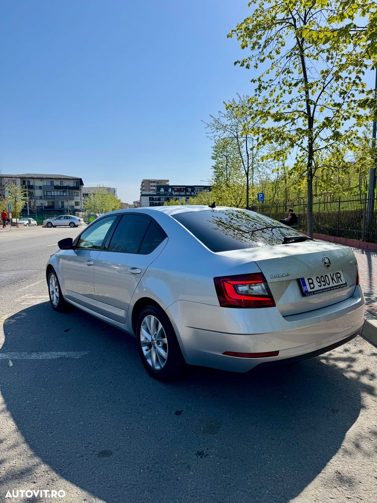 Skoda Octavia 1.6 TDI DSG Style - 3